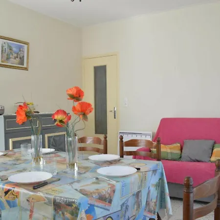 Holiday home 5 Pieces Avec Annexe, Proche Et Commerces, Terrasse Et Parking, Pierre La - Fr-1-229d-209 *