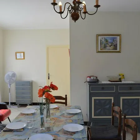 Holiday home 5 Pieces Avec Annexe, Proche Et Commerces, Terrasse Et Parking, Pierre La - Fr-1-229d-209