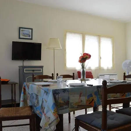 5 Pieces Avec Annexe, Proche Et Commerces, Terrasse Et Parking, Pierre La - Fr-1-229d-209 Holiday home *